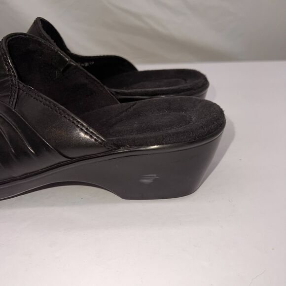 Clarks Black Leather Clogs Womens Size 8 Slip On Heels Mules - Picture 4 of 6